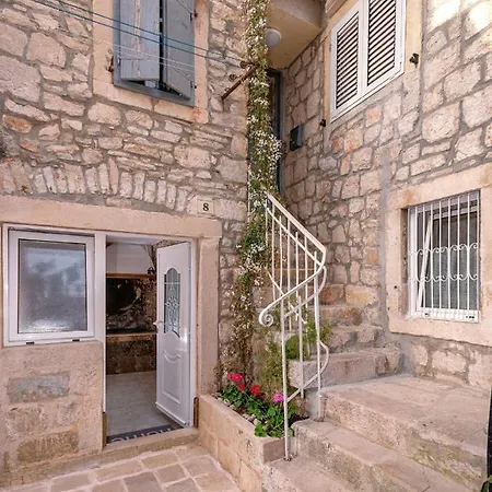 Mediteran * Stari Grad (Hvar)