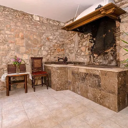 Mediteran Апартаменты Стари Град